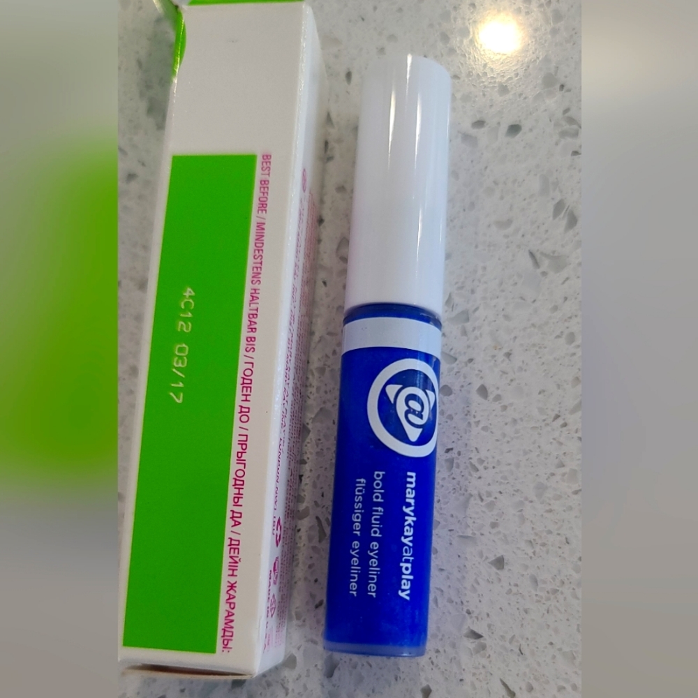 New Mary kay Eyeliner blue my mind